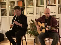 Ali Levack and Pablo Lafuente at a house concert in Hamburg, Germany, on 15 October 2023; photo Reinhard Zierke