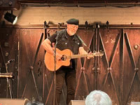 Richard Thompson and Zara Phillips at the Fabrik in Hamburg, Germany, on 6 May 2025; photo Reinhard Zierke Richard Thompson and Zara Phillips at the Fabrik in Hamburg, Germany, on 6 May 2025; photo Reinhard Zierke